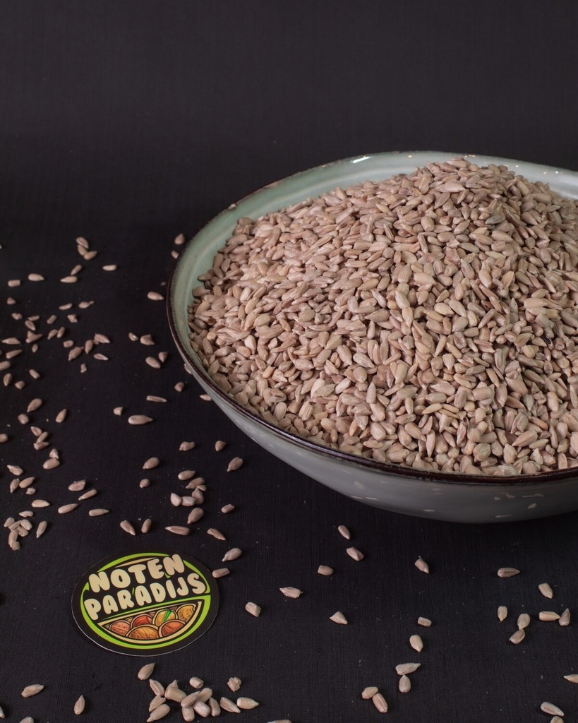 Sunflower seeds without shell 1